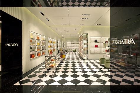 prada aventura mall
